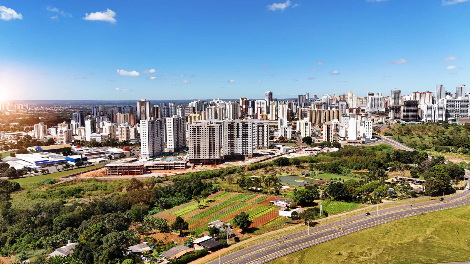 Mapa aéreo da localização do Reserva Parque Clube em Águas Claras - DF, com comércio, metrô e Parque Ecológico